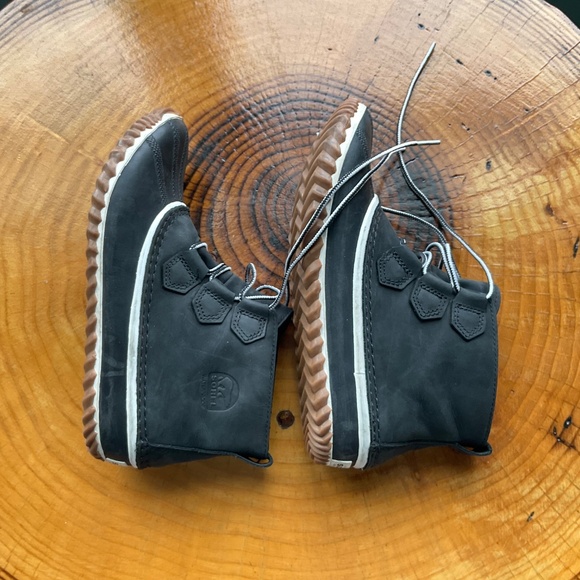 SOREL Out N About Waterproof Black Leather & Rubber Lace Up Duck Boots Size 9 - Picture 2 of 12